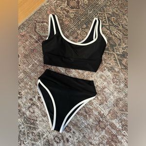 Lain Snow high rise 2 piece, black size small hygiene sticker in place NWOT